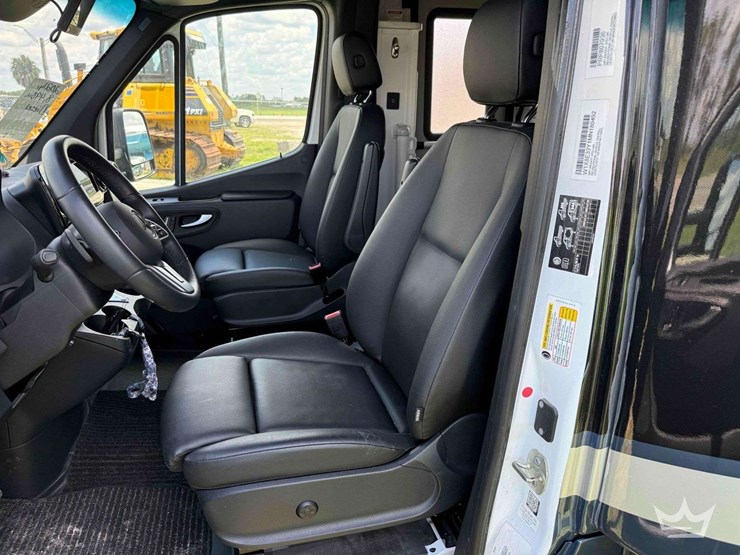 2021-mercedes-benz-sprinter-3500-xd-image-13