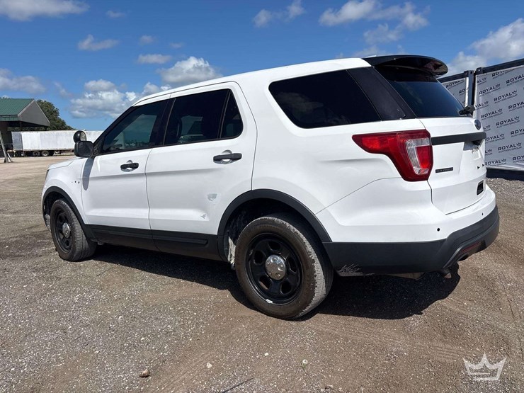 2017-ford-explorer-image-4