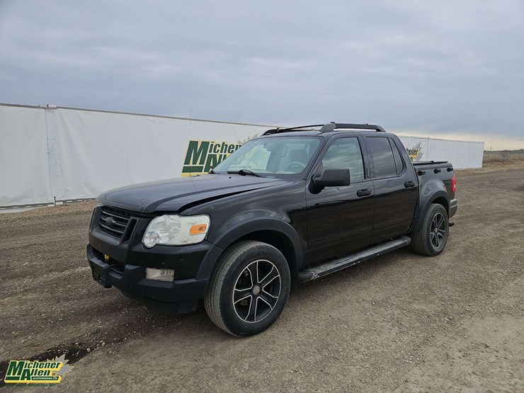 ford-explorer-sport-trac-image-1
