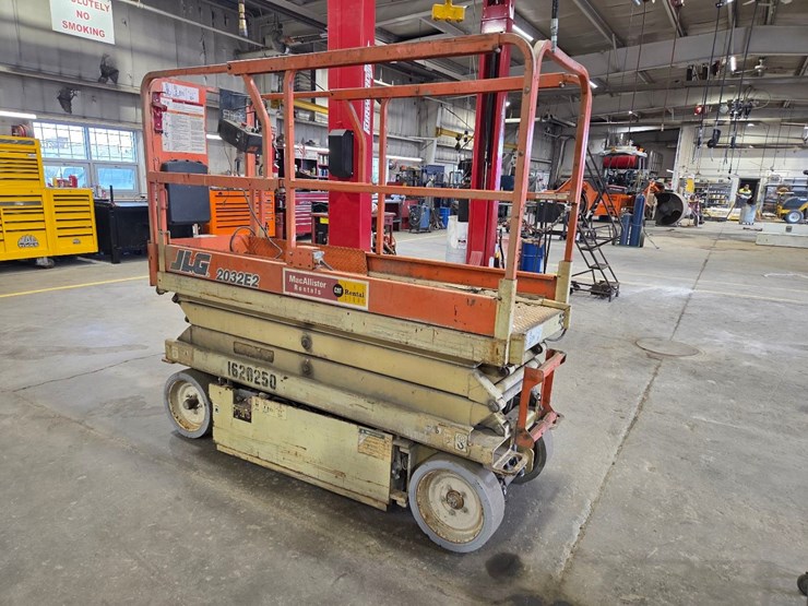 1999-jlg-2032-e2-electric-scissor-lift-image-7