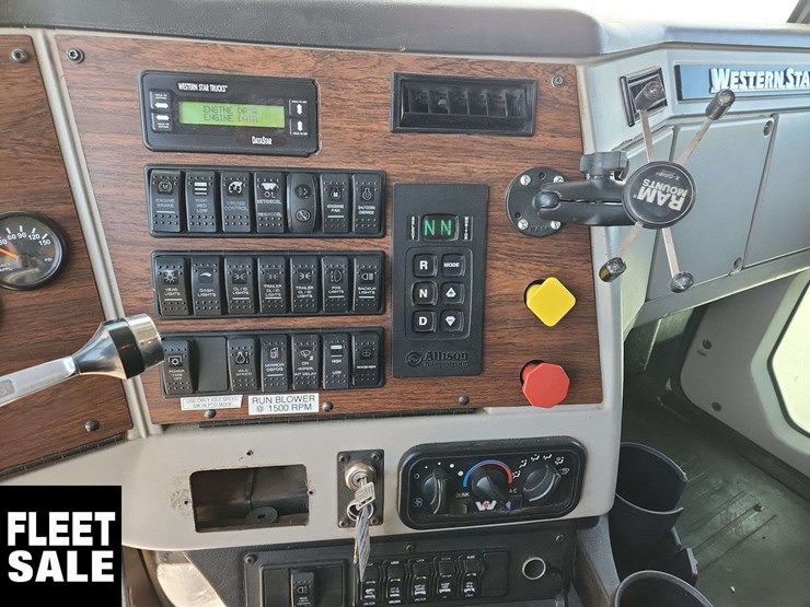 2015-western-star-4900-image-13