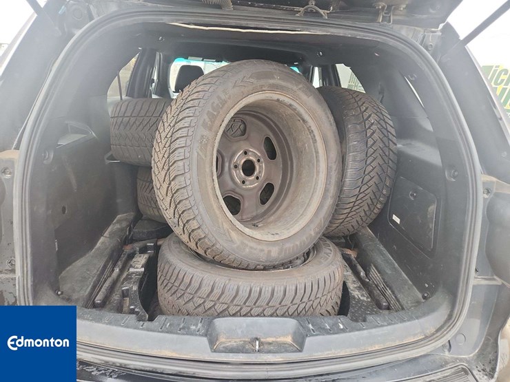 2018-ford-explorer-image-25