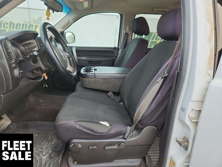 2012-chevrolet-silverado-2500hd-image-14