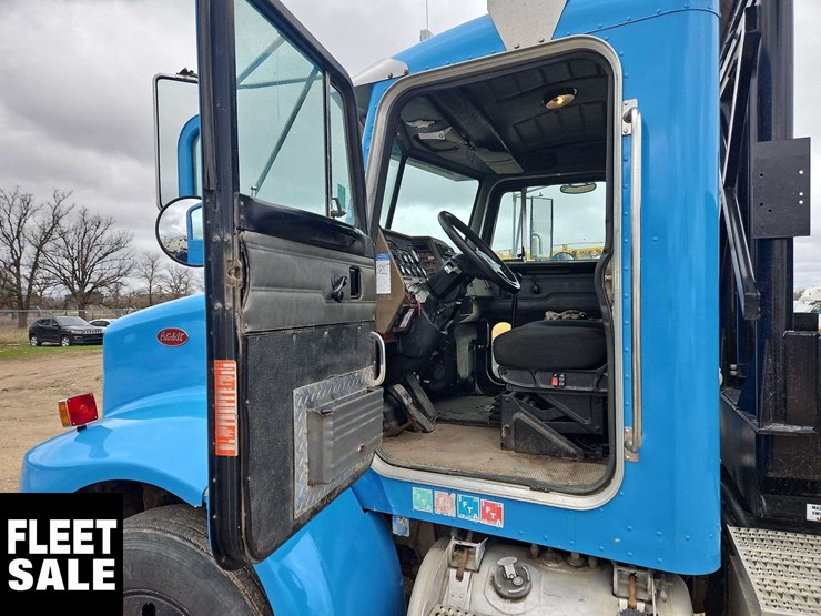 2003-peterbilt-330-image-21
