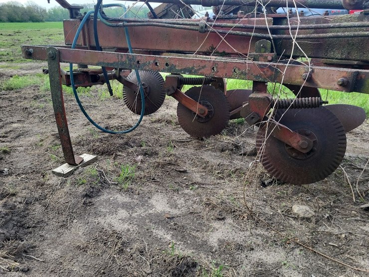 white-6-bottom-moldboard-plow-image-23