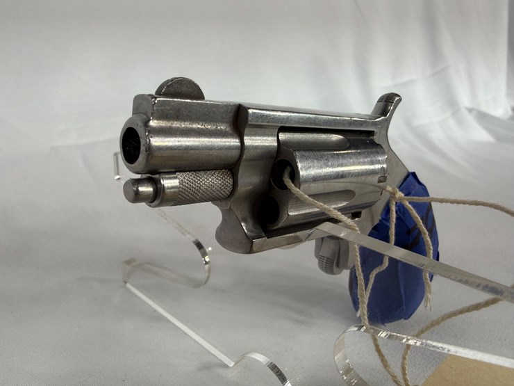 #79-•-naa-22mag-revolver-z14268-image-2