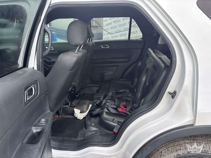 2017-ford-explorer-image-18