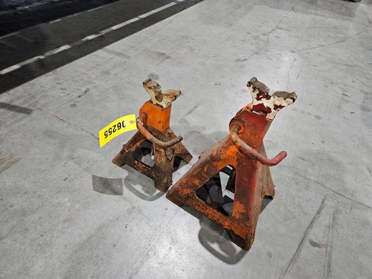 #6255-•-(2)-jack-stands-image-2
