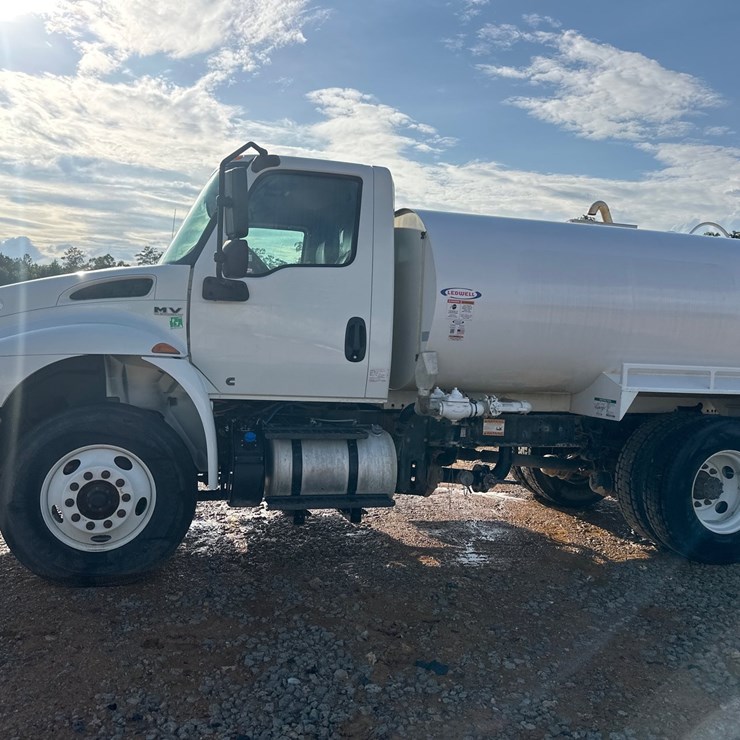 2021 INTERNATIONAL MV607