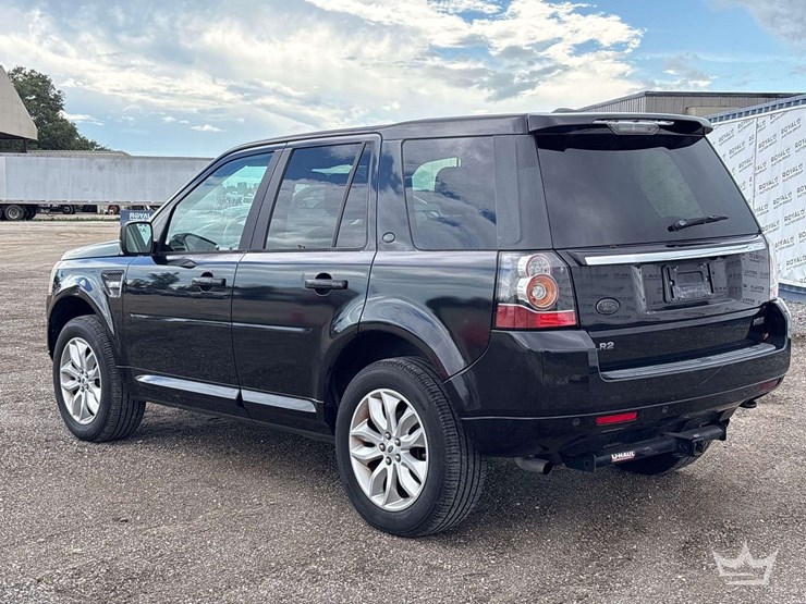 2014-land-rover-lr2-hse-image-4