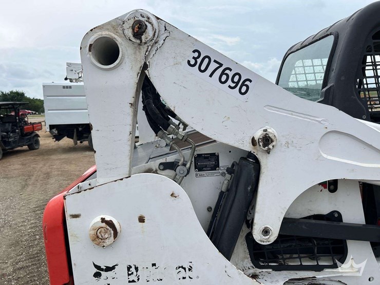 skid-steer-image-26