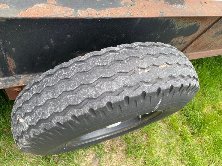 16’-tandem-axle-trailer-with-ramps-(-no-title)-image-25