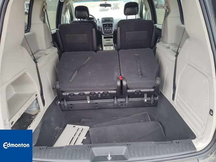 2012-dodge-grand-caravan-image-17