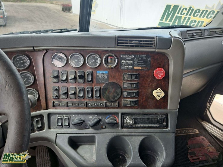 2006-freightliner-columbia-120-image-30
