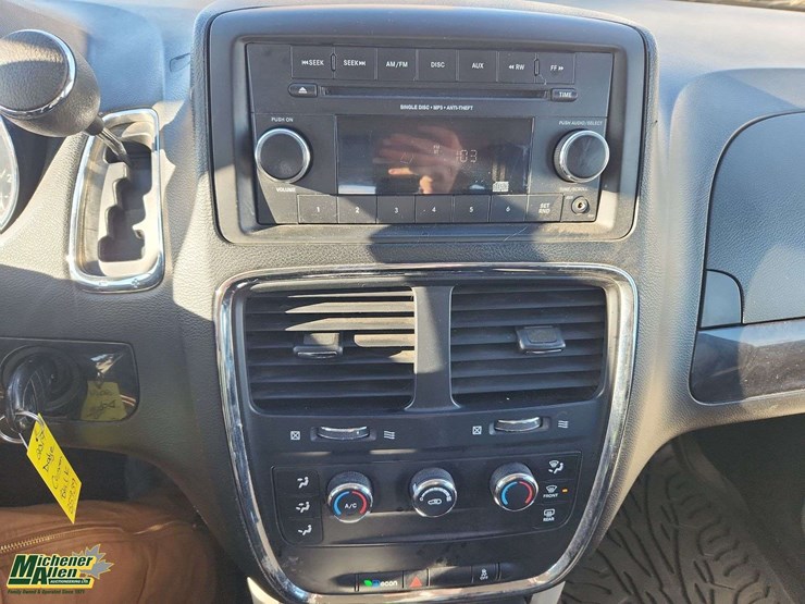 2014-dodge-grand-caravan-image-24