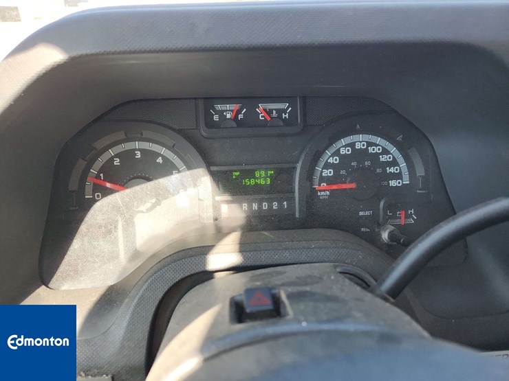 2014-ford-cargo-image-21