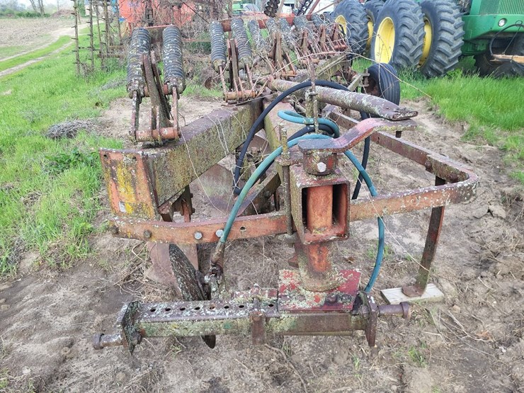 white-6-bottom-moldboard-plow-image-9