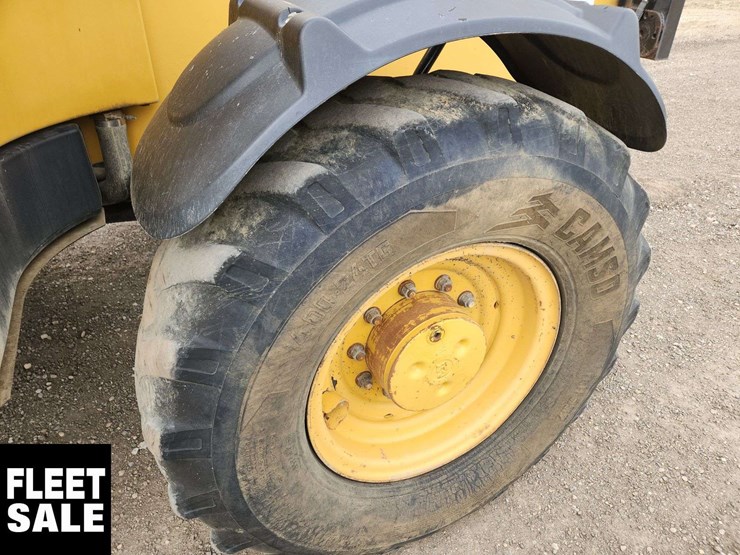 2005-caterpillar-th580b-image-26
