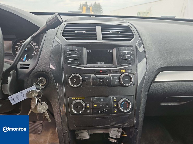 2019-ford-explorer-image-29