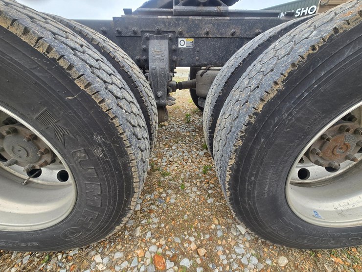 2016-peterbilt-389-image-87