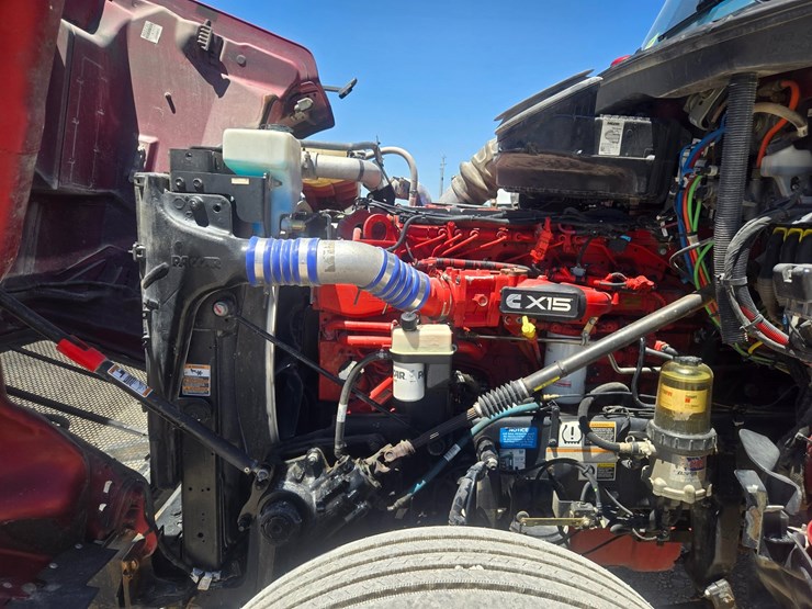 2023-peterbilt-567-image-31