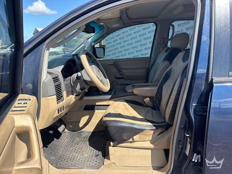 2007-nissan-armada-image-12