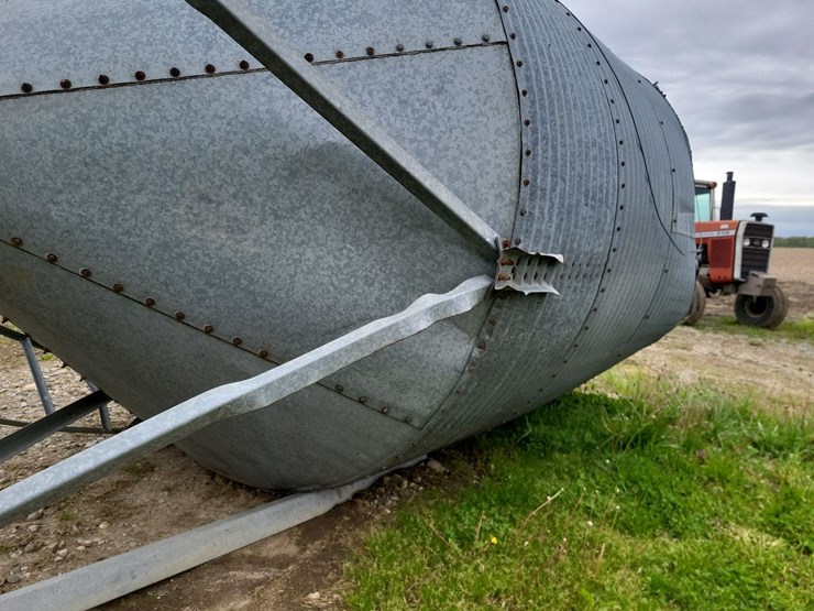 feed-bin-w/stand-image-15