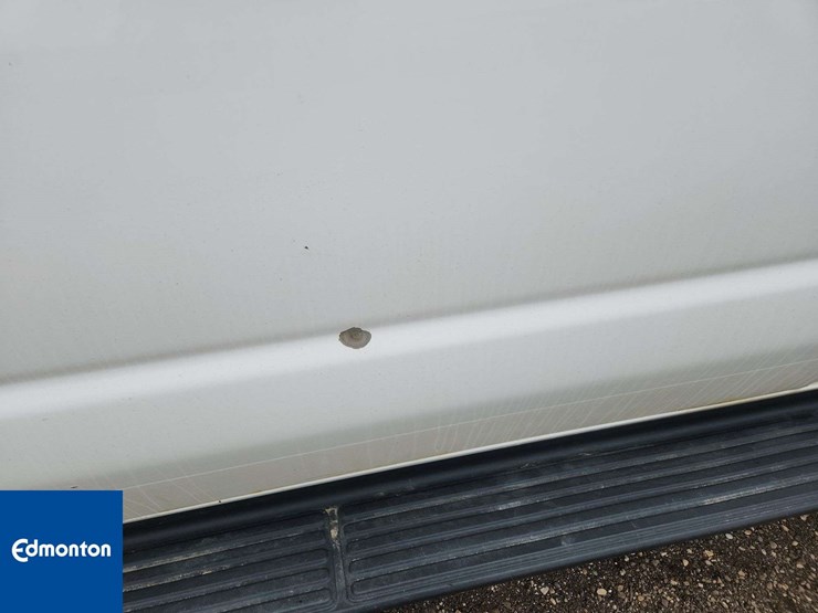 2014-ford-cargo-image-46