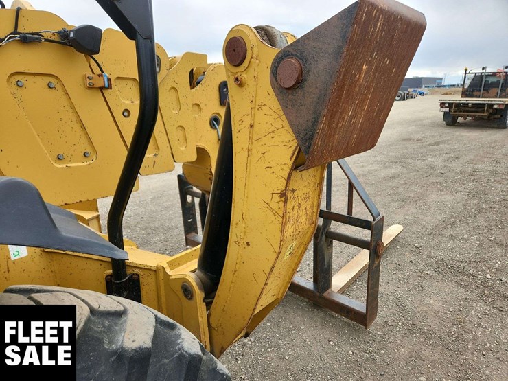 2005-caterpillar-th580b-image-29