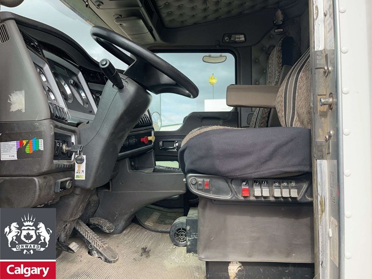 2014-kenworth-t800-image-13