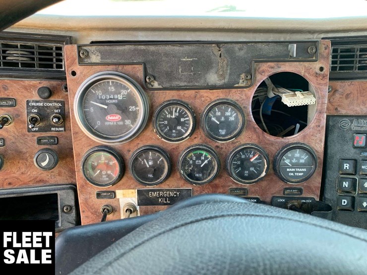 2006-peterbilt-335-image-16
