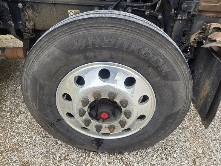2016-peterbilt-389-image-92