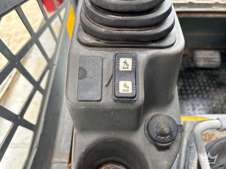 skid-steer-image-14