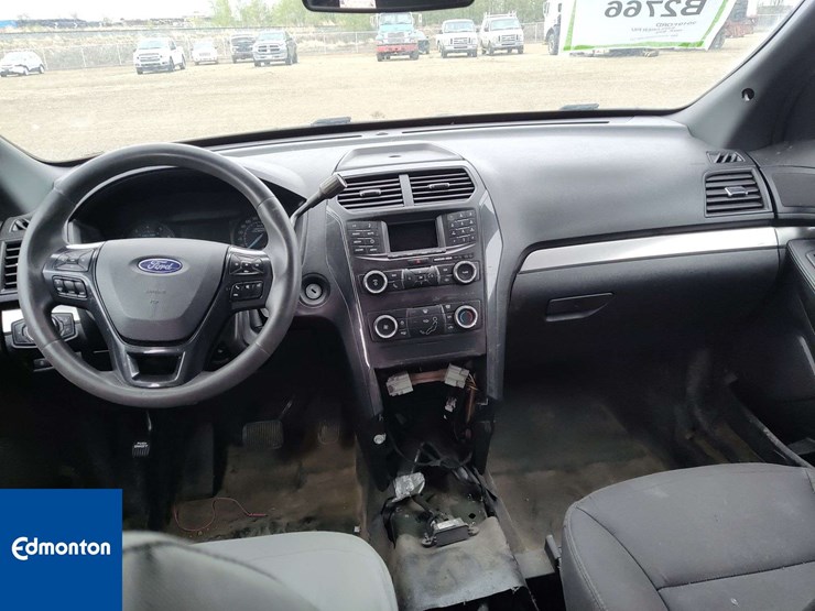 2019-ford-explorer-image-18