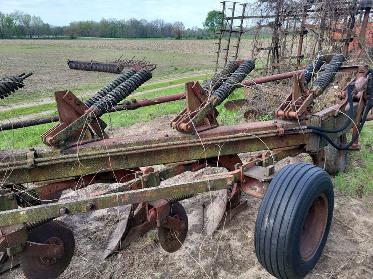 white-6-bottom-moldboard-plow-image-25