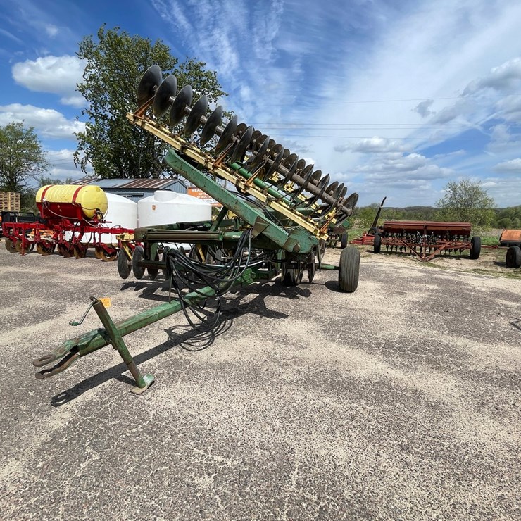 JOHN DEERE 220