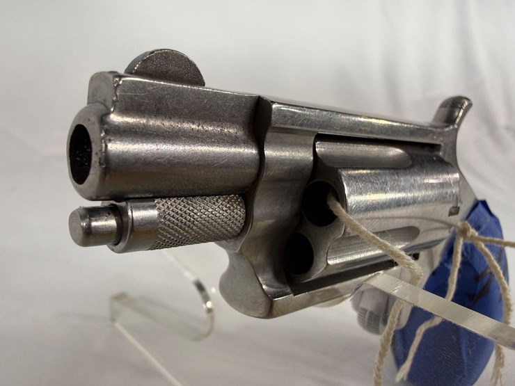 #79-•-naa-22mag-revolver-z14268-image-9