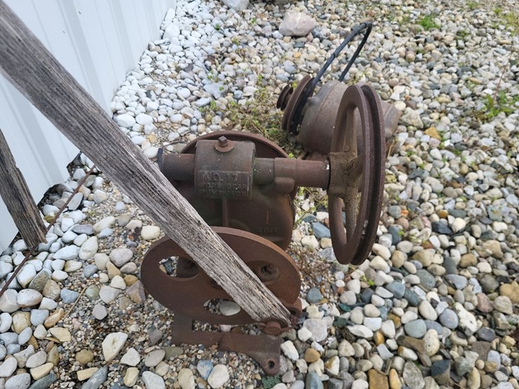 antique-pump-jack-image-4