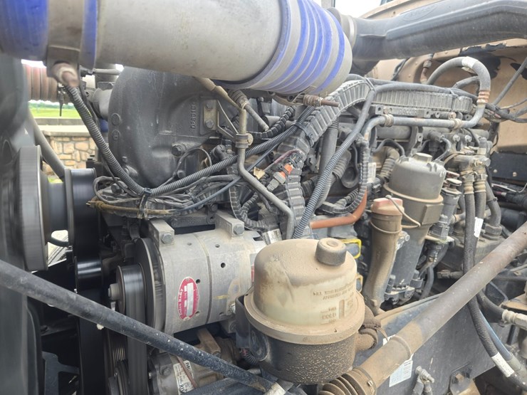 2016-peterbilt-389-image-35