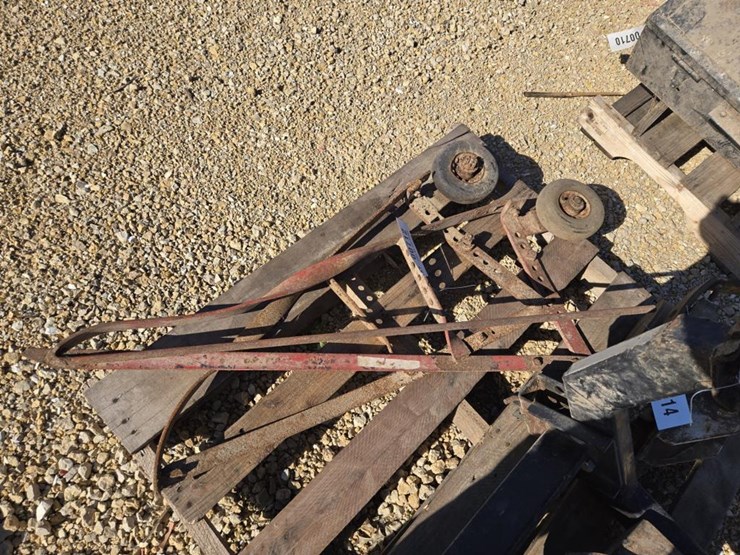 #712-•-gauge-wheels-for-new-holland-sickle-mower-image-4