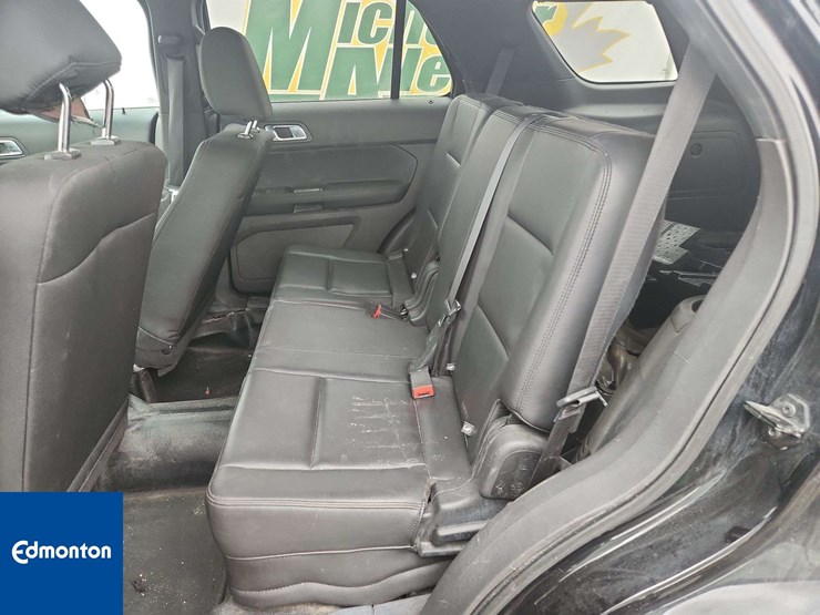 2015-ford-explorer-image-15