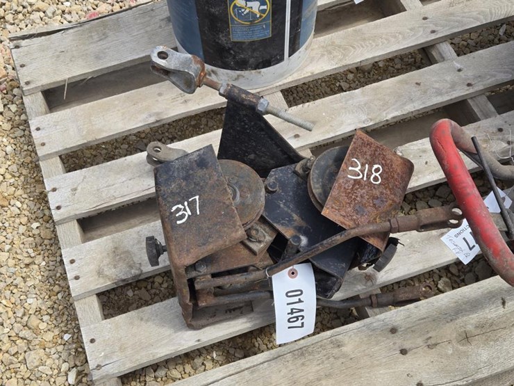 john-deere-317-image-1