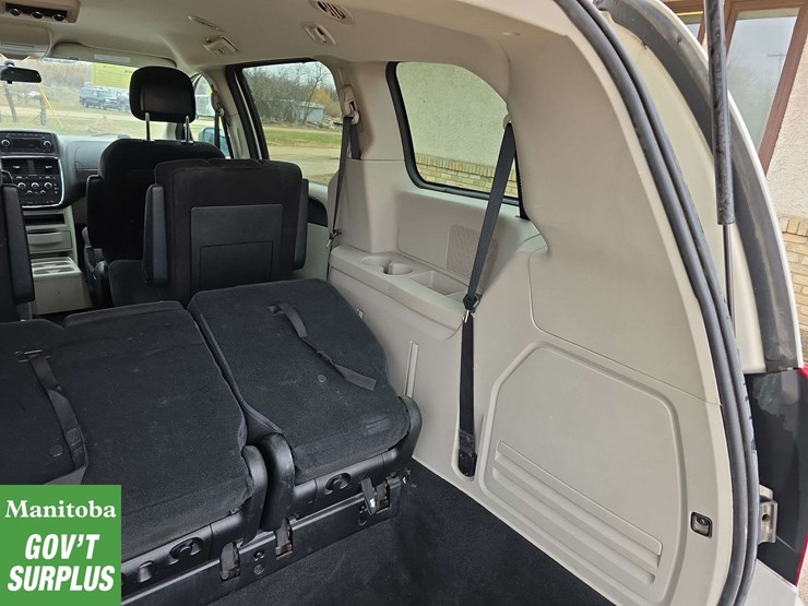 2011-dodge-grand-caravan-image-29