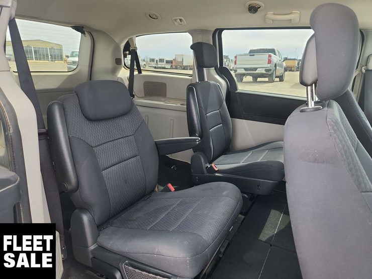 2010-dodge-grand-caravan-image-17