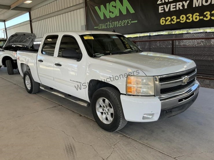 2011-chevrolet-silverado-1500-image-2