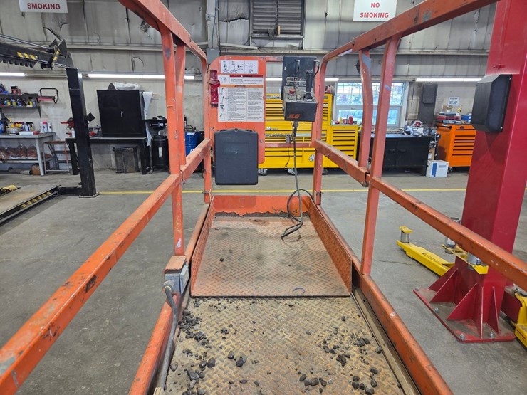 1999-jlg-2032-e2-electric-scissor-lift-image-5