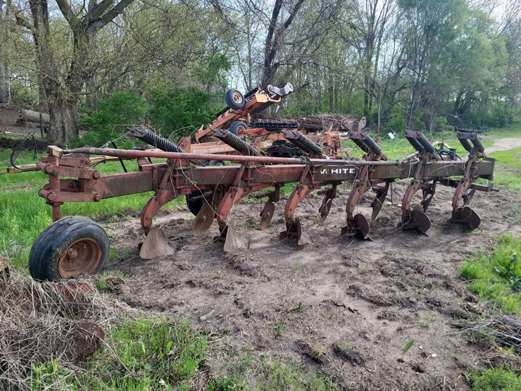 white-6-bottom-moldboard-plow-image-3