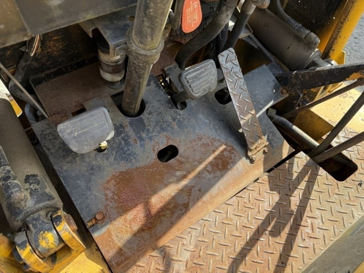 nissan-nfg101-forklift-image-11
