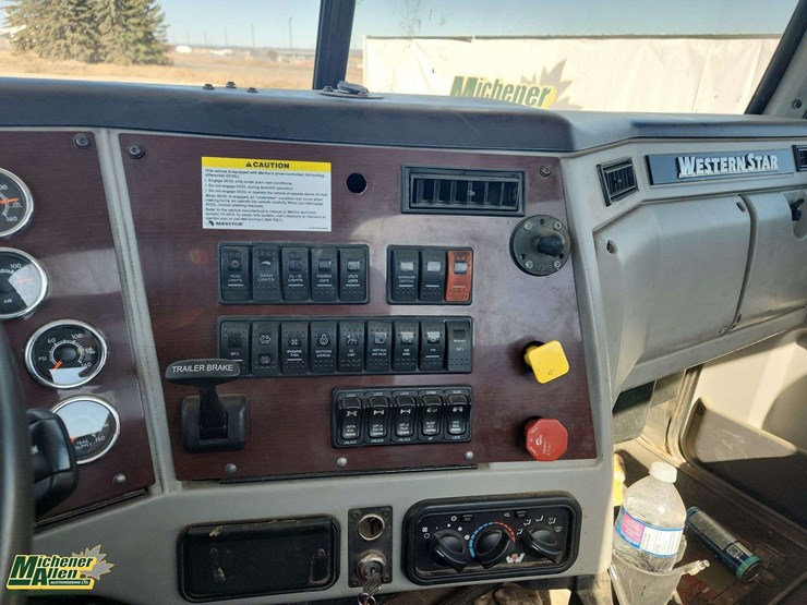 2021-western-star-5700xe-image-14
