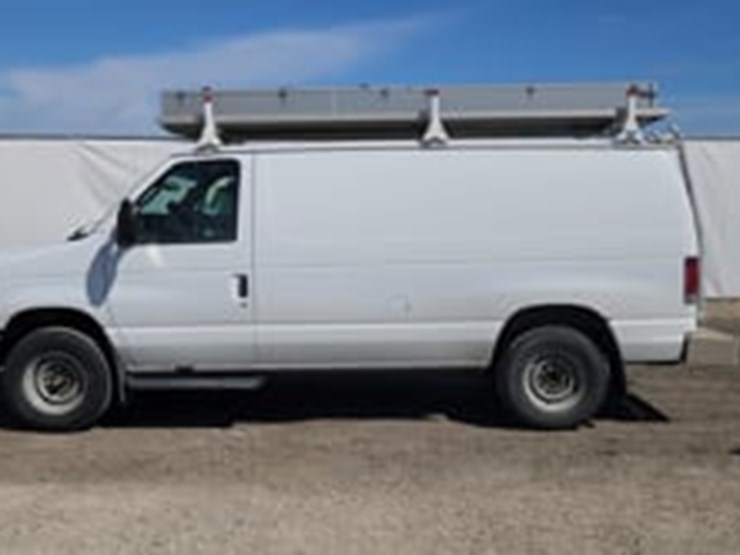2012-ford-cargo-image-5